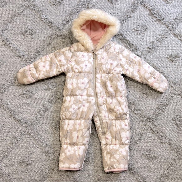 Carters Baby Girl Vintage Floral Pram Snowsuit 12M EUC - Picture 3 of 9
